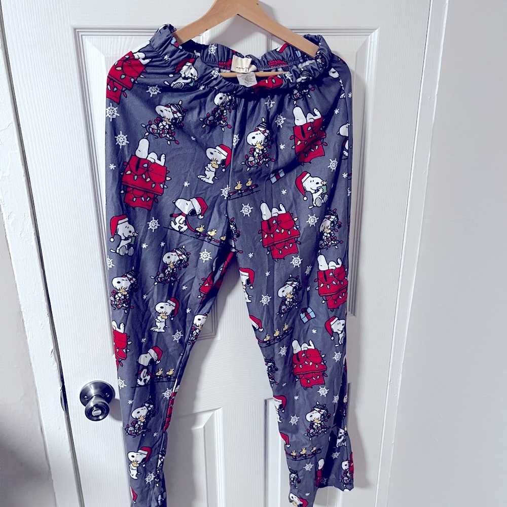 Women’s Snoopy Christmas pajama pants size small